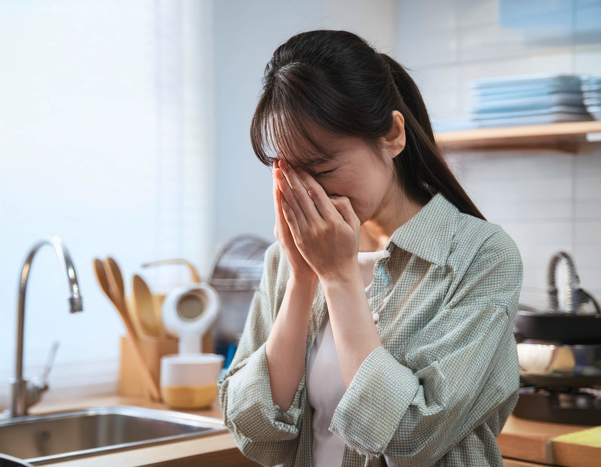 辛そうな女性