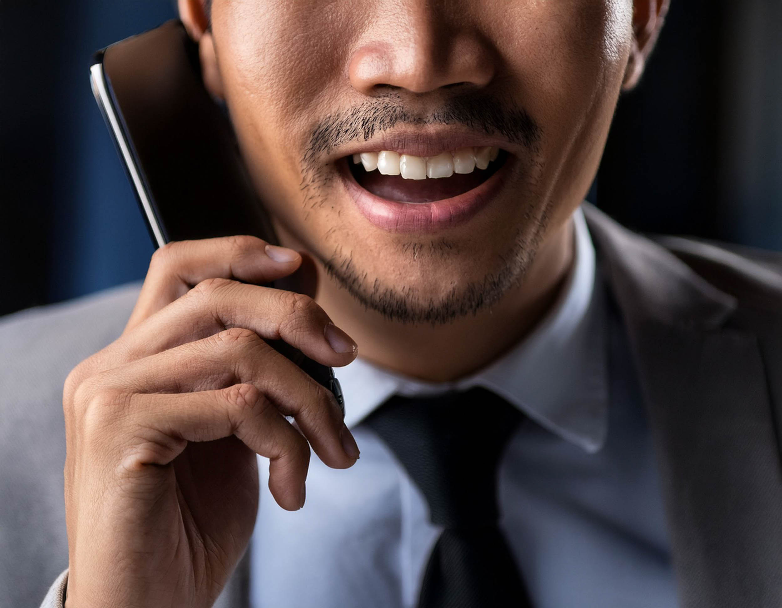 あやしい電話をかけてくる男性